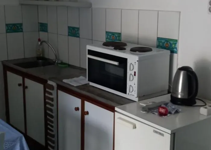 Aposperitis & Apartment Kini