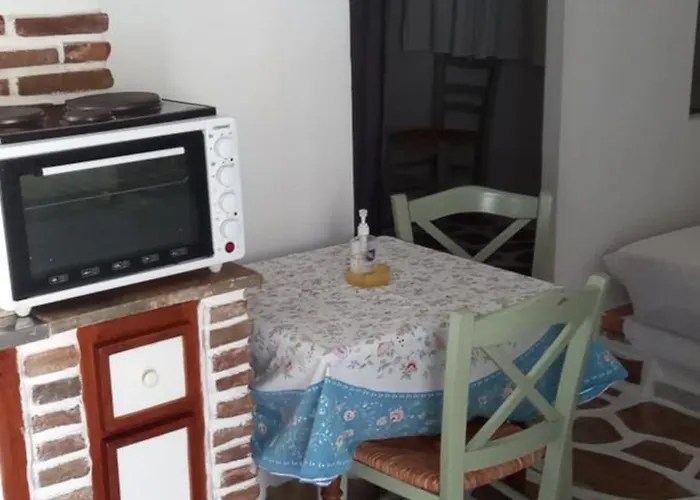 Aposperitis & Apartment Kini