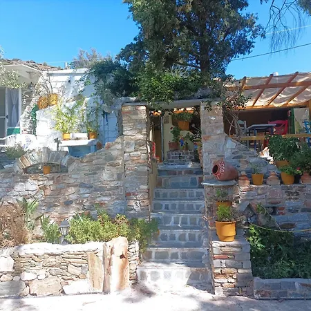 阿波斯佩里提客房公寓 *