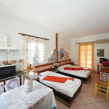 阿波斯佩里提客房公寓 *