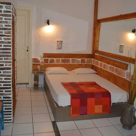 阿波斯佩里提客房公寓 公寓 *